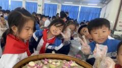 金華義烏佛堂小學：校園驚現眾多“顯眼包” 速來圍觀！