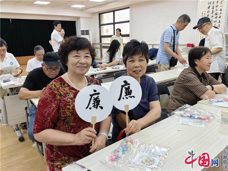 蘇州工業園區新未來社區開展“手繪廉潔扇 廉風潤社區”手繪扇活動